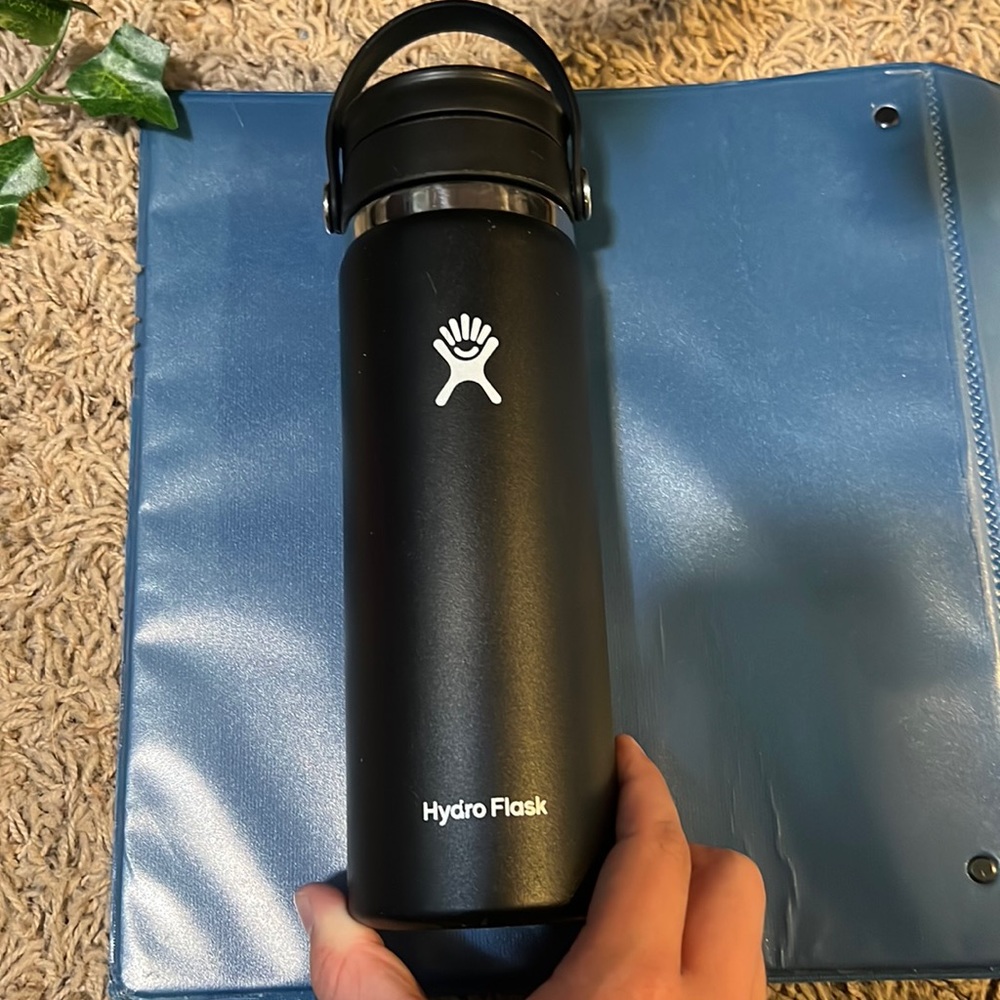 20oz black and silver Hydro Flask